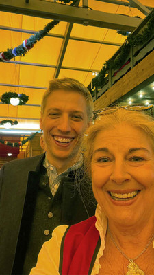 Oberbürgermeister Dominik Krause mit der SoVD-Landesvorsitzenden Meta Günther.